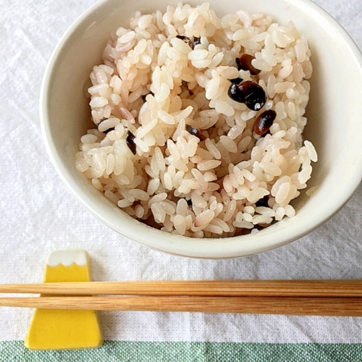 マメに食べよう！カラダ喜ぶ♡黒千石大豆ごはん